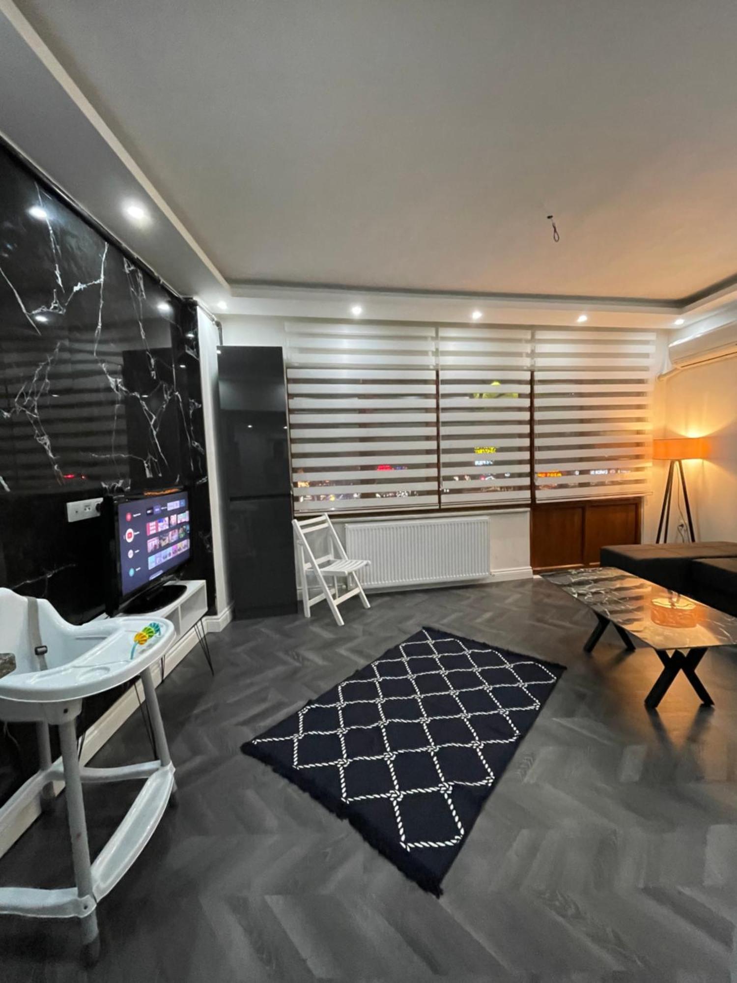 Apartment In The Heart Of The *